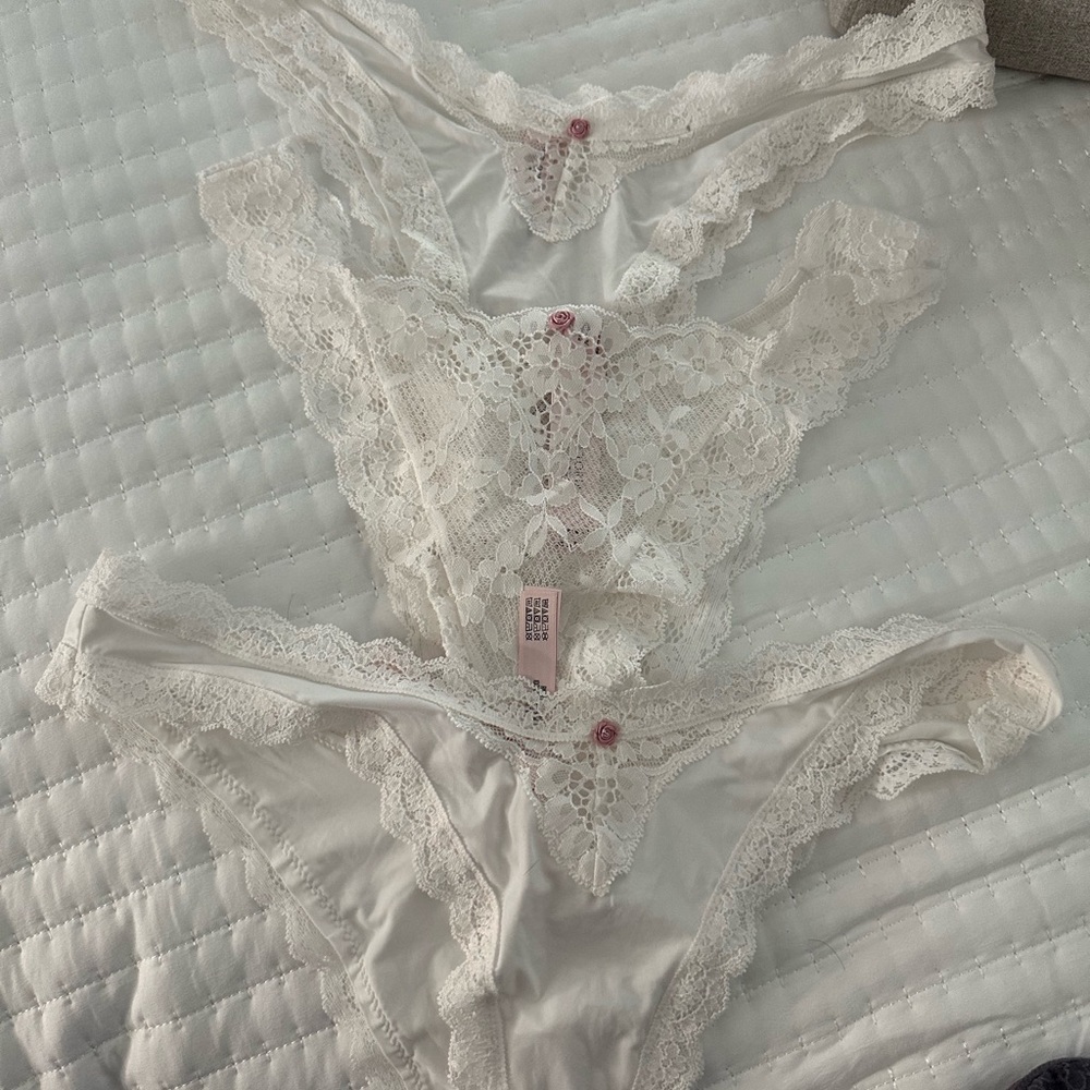 Victoria’s Secret Elegant Lace Trim White Panties L